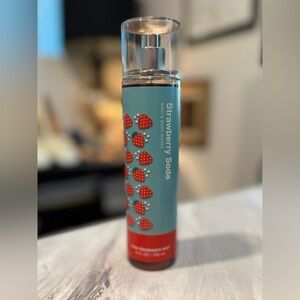 Bath & Body Works Strawberry Soda Mist - NWT